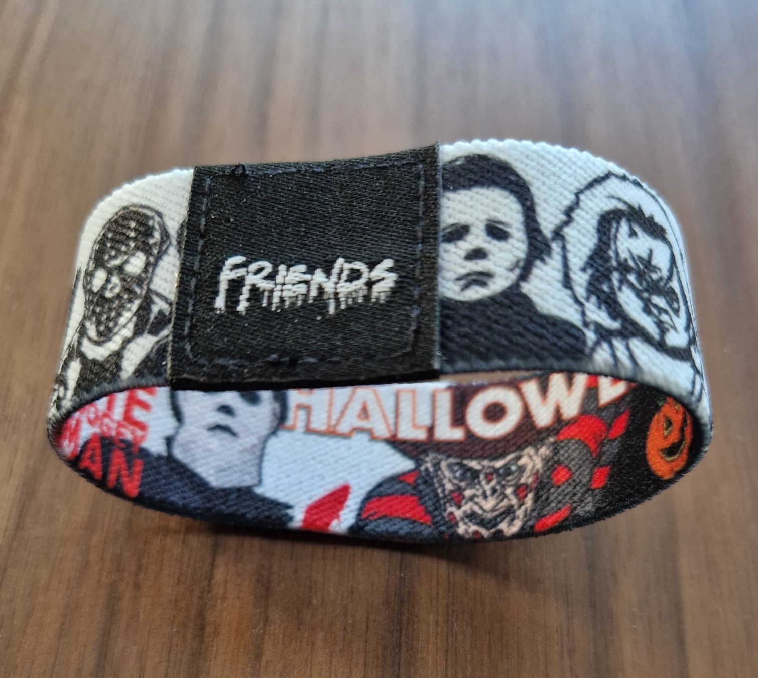 Bracciali & Braccialetti: Neues Halloween Stoffarmband Horror Friends, elastisch – Nuovo e nell'imballaggio originale da Safenwil venduto da Lenzburg-Gretzenbach