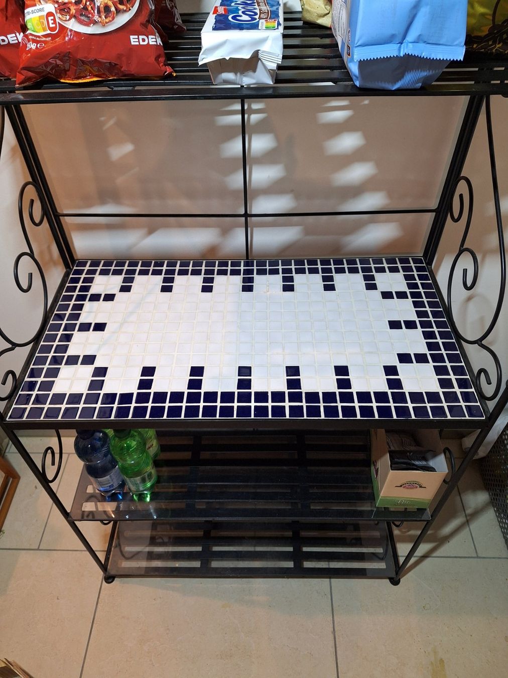 Scaffali: grosses Metallregal mit Steinmosaik – Usato da Bretzwil venduto da mar_5x7b 1