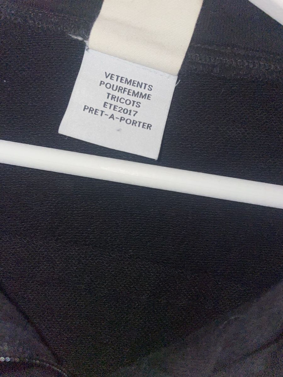 Giacche: VETEMENTS x Champion – Usato da Zürich venduto da Turicum_8001 2