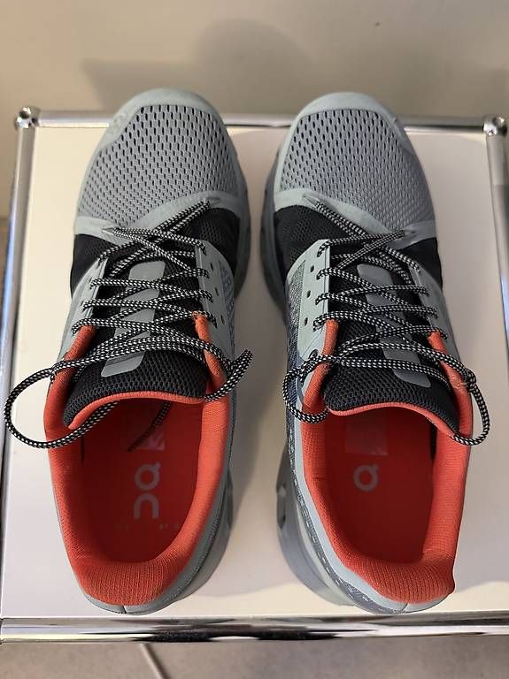 Scarpe da uomo: On Cloudstratus Herren, neuwertig, Gr. 45 – Usato da Bern venduto da HugoBoss80 1