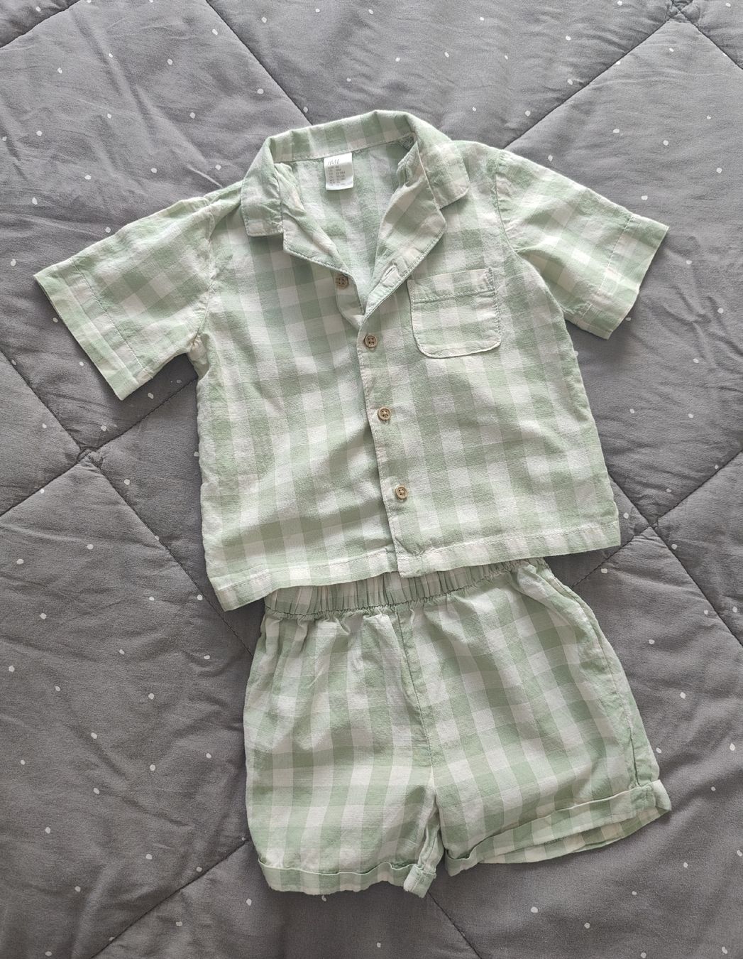 H&M Lotti & Set di vestiti: H&M Hemd und Shorts Set Gr. 86  – Usato da Zürich venduto da sof_f2ts