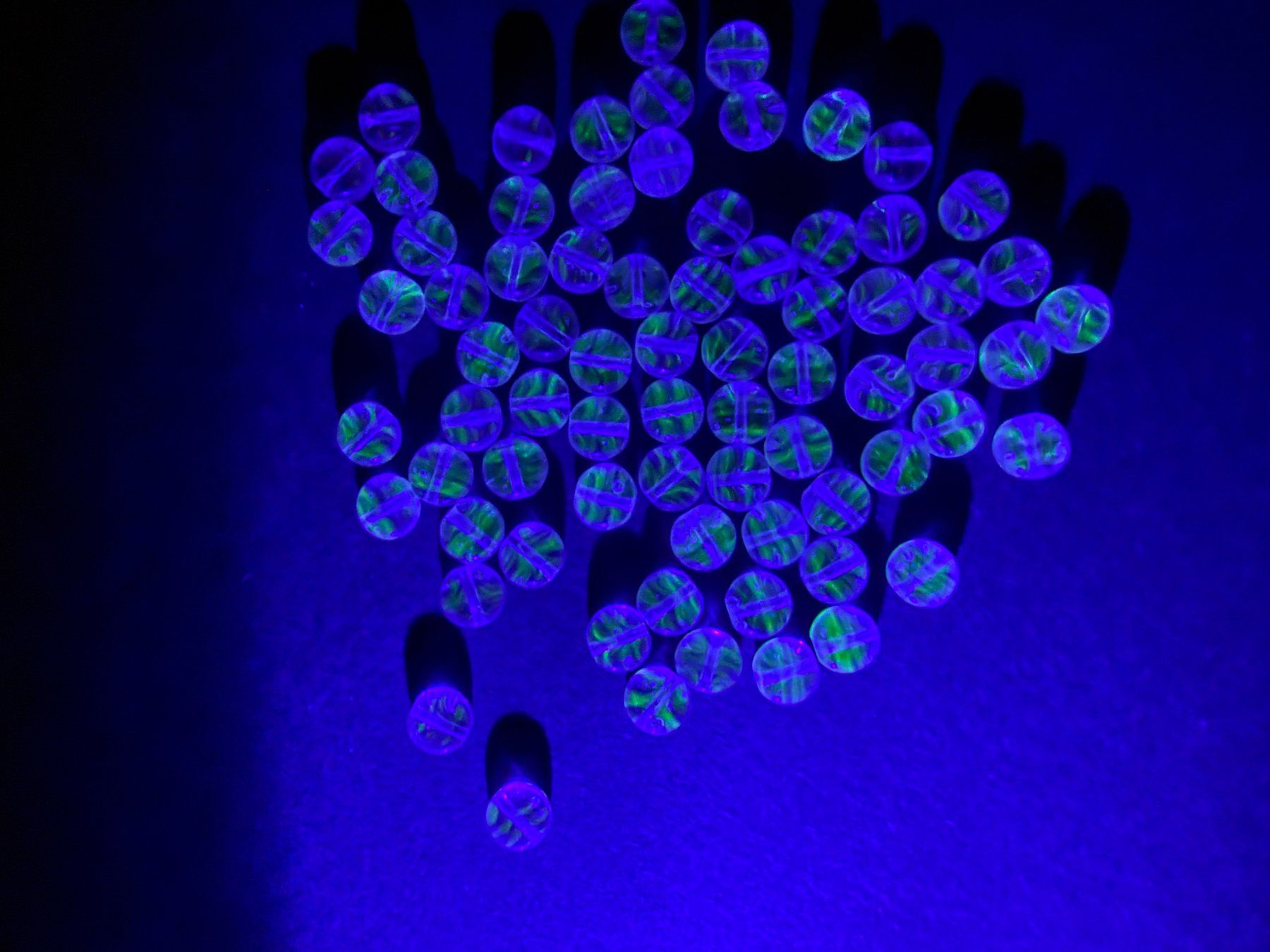 Perle (finte): Uranglas Perlen 5 x 2 mm mit Loch, 1 Pack mit ca. 75 Perlen – Usato da Lützelflüh-Goldb venduto da Elementis 4