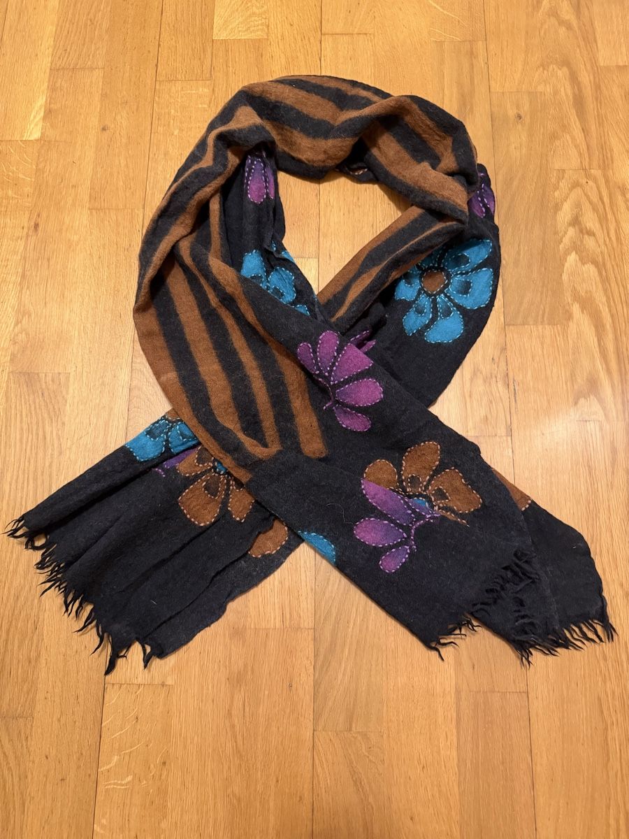 Foulards, Tücher & Schals: Wunderschöner Schal mit Blumenmuster. – Gebraucht aus Adliswil von StephanieAnnina 7