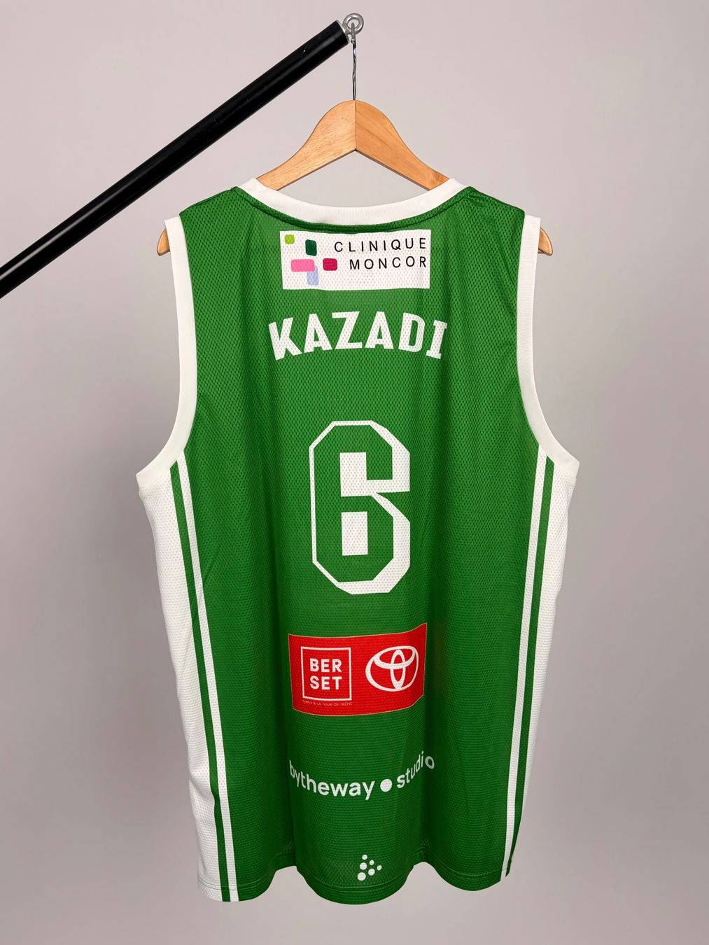 Canottiere & Pantaloni: Jonathan Kazadi #6  - Maillot et short – Usato da Fribourg venduto da FribourgOlympicB 1