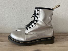 Dr. Martens 1460 Vegan Chrome Metallic – EU 39 – Silber