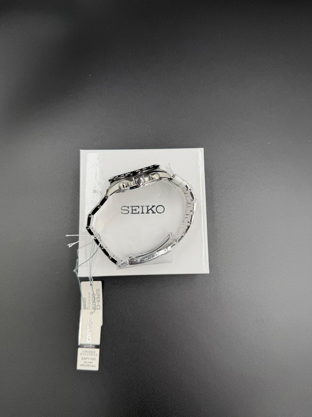 Seiko Orologi: Montre Seiko Solar Chrono - Panda - New full set – Nuovo e nell'imballaggio originale da Versoix venduto da WatchesGeneva 2