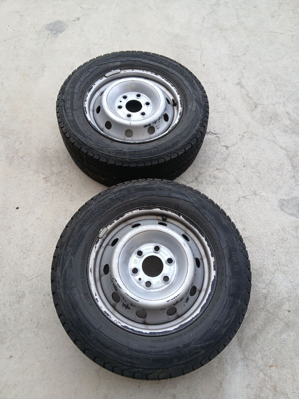 Pneus & Kompletträder: 2x Komplettrad Iveco 16" – Gebraucht aus Vorderthal von 850awd