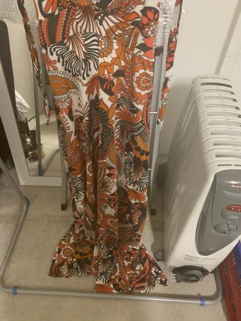Kleid lang, rueckenfrei, Gr. 34,farbig