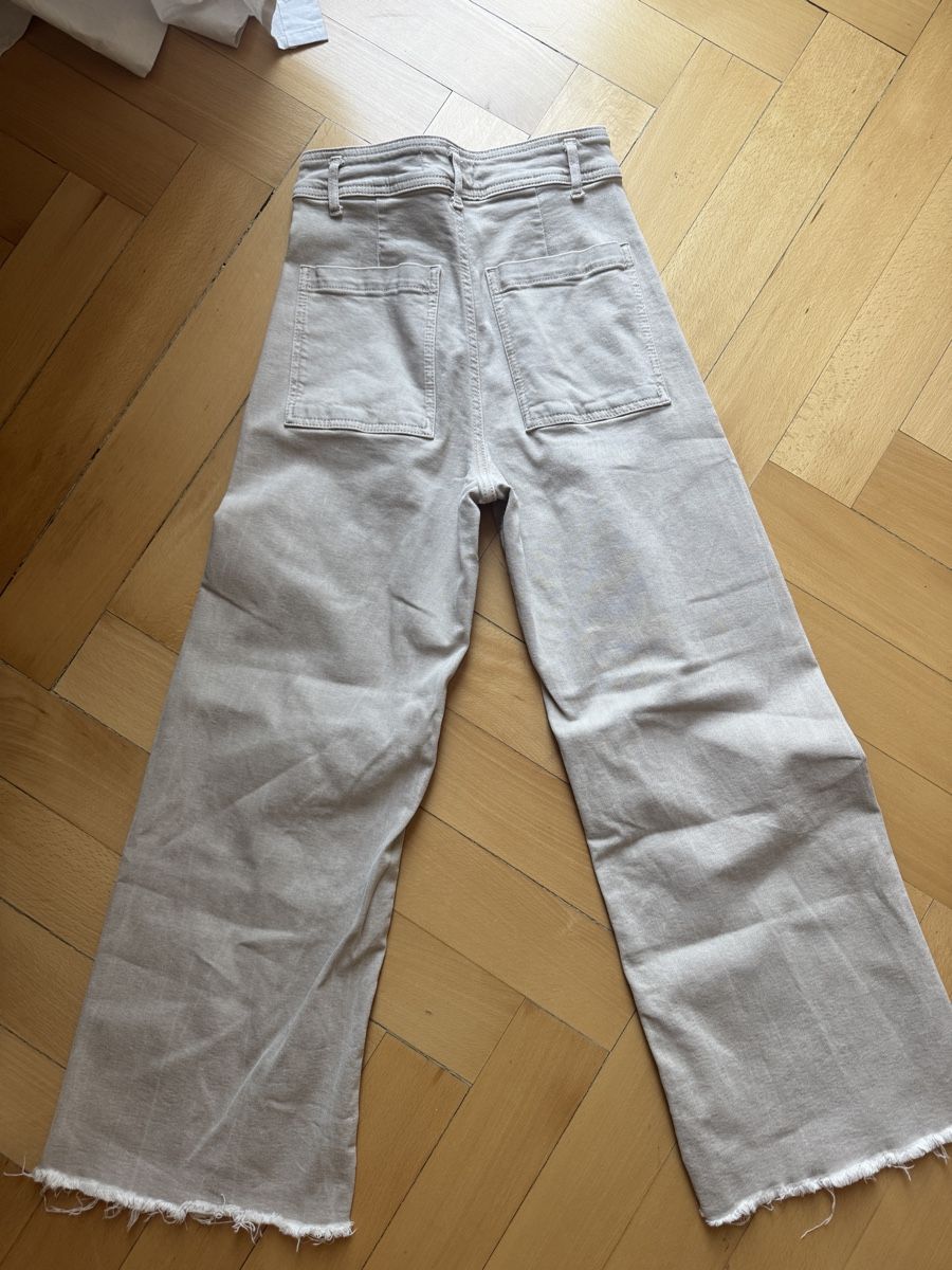 Zara Jeans: Highwaist Hose von Zara – Usato da Wettingen venduto da eveeyaara 1
