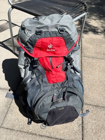 Deuter Futura 32 Rucksack grau/rot guter Zustand