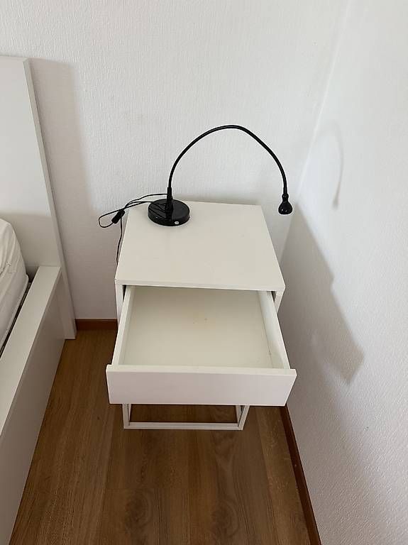 Tables de nuit: Table de chevet  – D'occasion à Tolochenaz par cla_8q85 1