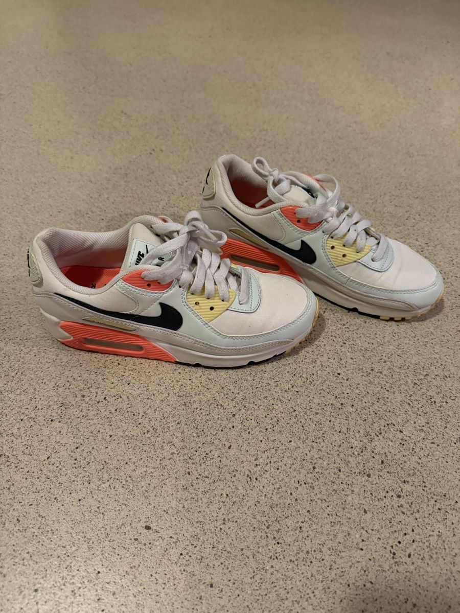 Nike Damenschuhe: Nike Air Max 90, Grösse 38 – Gebraucht aus Schlieren von cor_jgb7