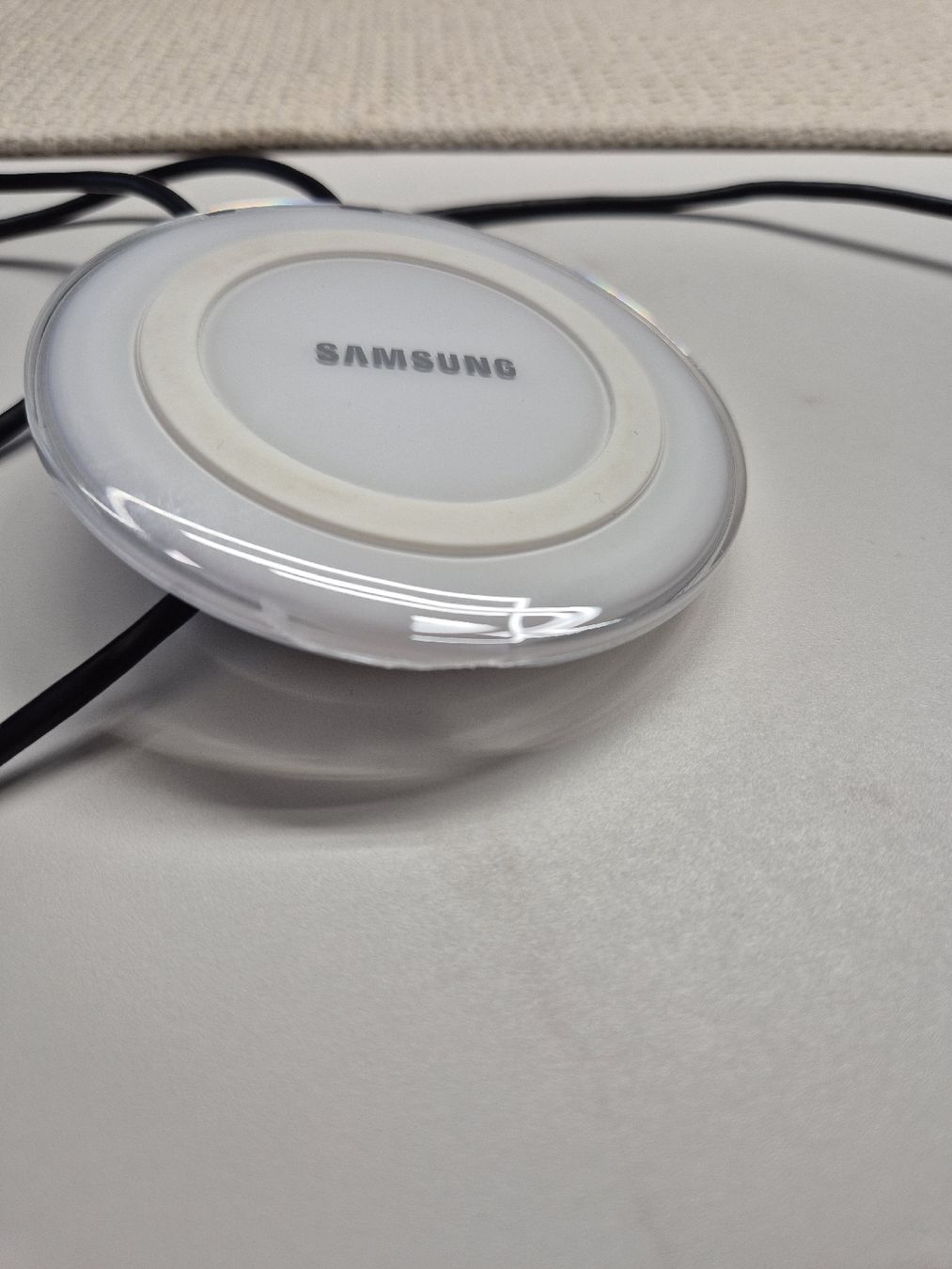 Samsung Caricabatterie: Samsung Wireless Charger Pad mit passendem Kabel – Usato da Belp venduto da itsmekuki_ 2