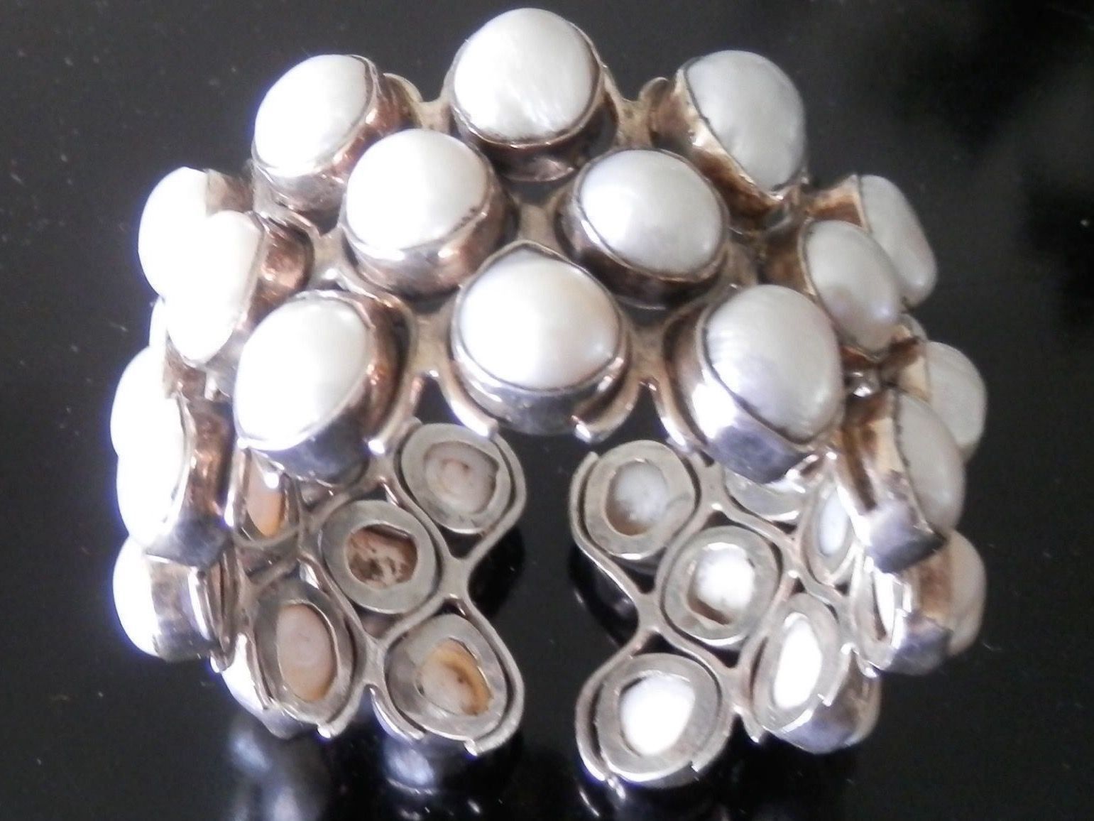 Llan Valls Joies Bracciali & Braccialetti: UNIKAT!! Natural Mabe Pearls Solid 925 Sterling Silver Cuff – Usato da Birsfelden venduto da Brut 7