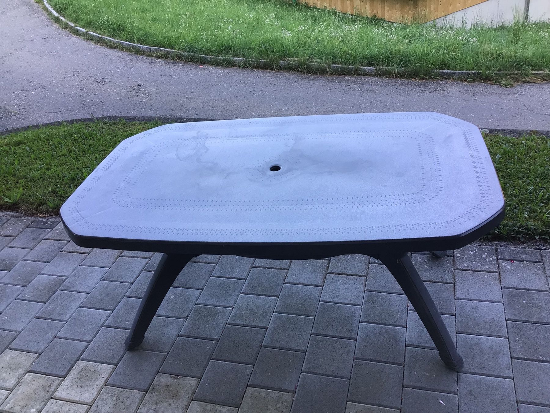 Tische: Gartentisch inkl. 6 Stühle – Gebraucht aus Reichenbach im Kandertal von frifrafroh