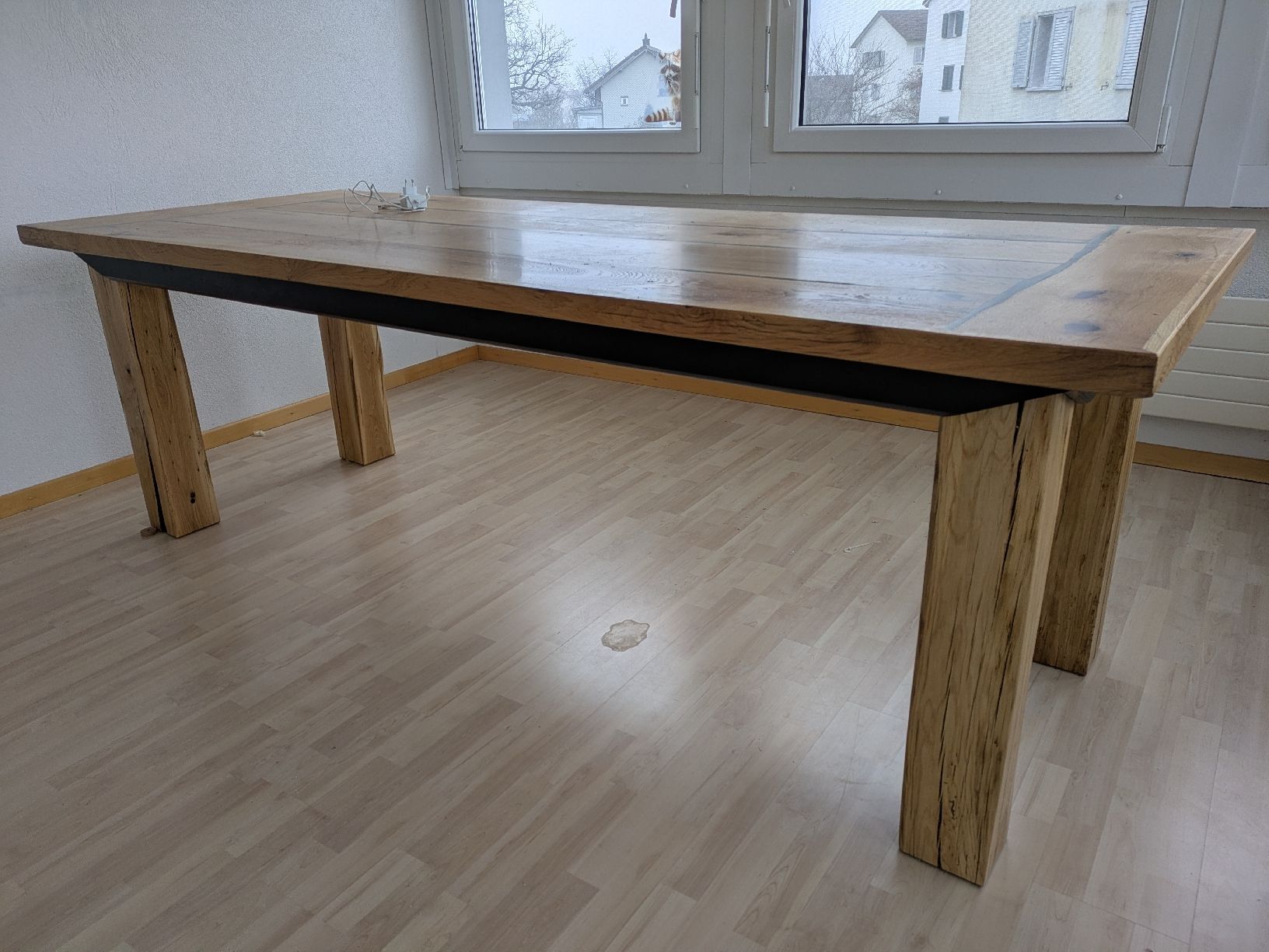 Eichholtz Tavoli: Altholz Eichentisch Epoxy – Usato da Oberuzwil venduto da Simpeloder 1