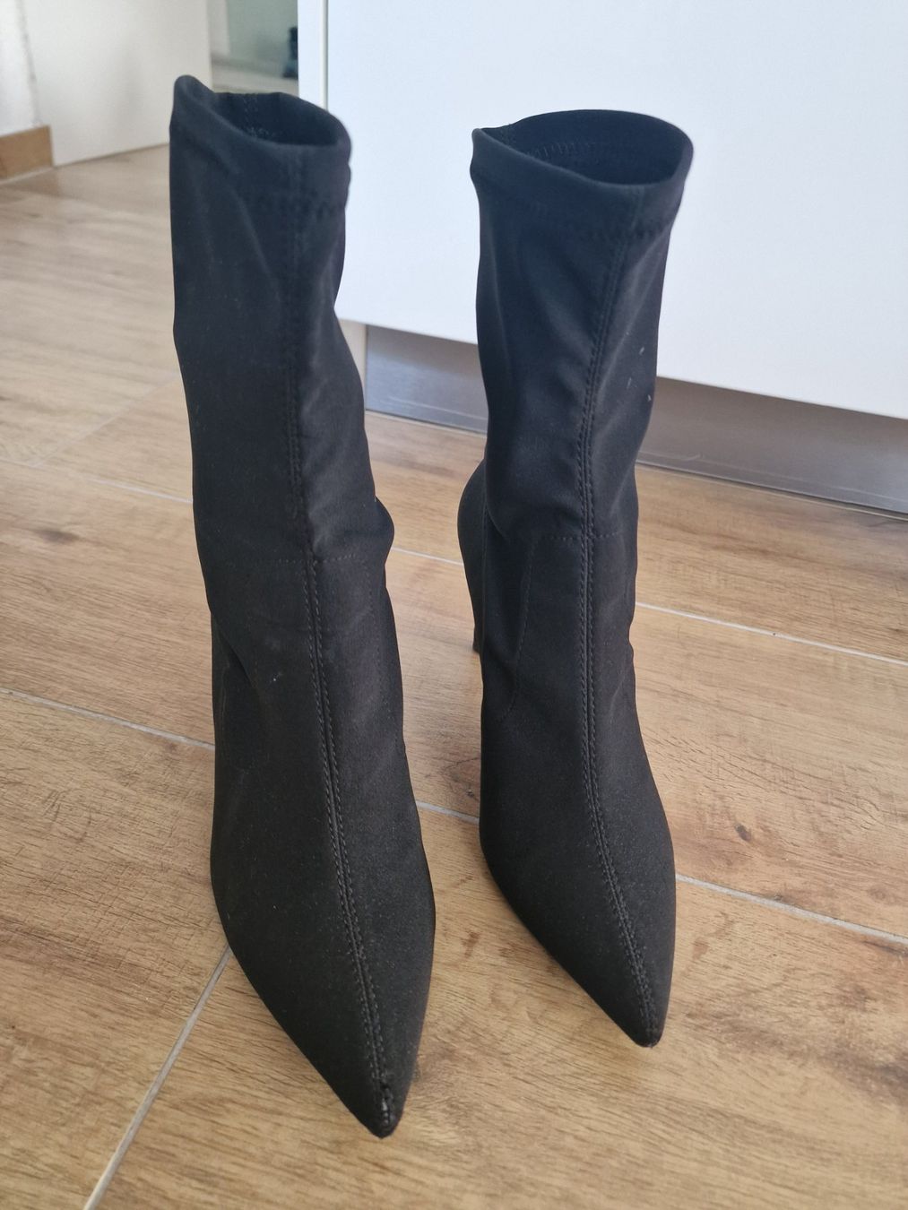Bershka Scarpe da donna: Stiefeletten schwarz Grösse 36 – Usato da Knonau venduto da liebenic01