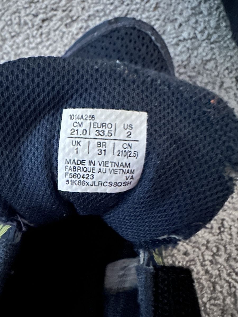 Asics Schuhe für Jungen: ASIC Sneakers Gr. 33.5 – Gebraucht aus Büren an der Aare von bradlee512 3