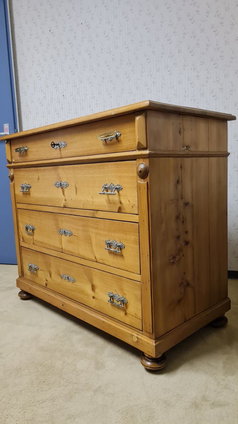 Kommoden: alte schöne Schubladen Kommode – Gebraucht aus Gossau SG von  1