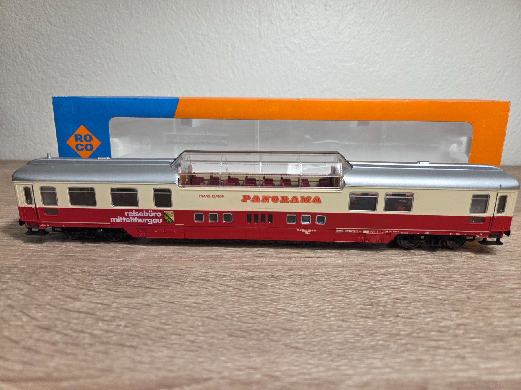 Roco Modellini di ferrovie: Roco 4271F Panoramawagen DB H0 – Nuovo e nell'imballaggio originale da St-Aubin-Sauges venduto da Lo_Go 1