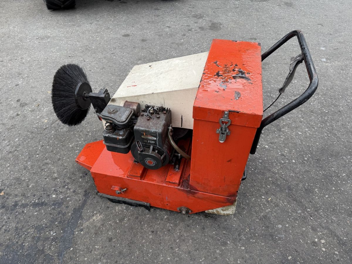 Tutte le macchine: Kehrmaschine mit Benzinmotor – Difettoso da Speicher venduto da RR26 2