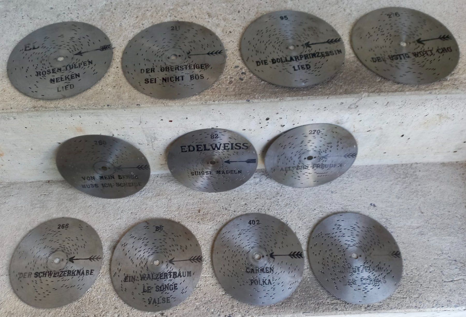 Polyphon Spieldosen: Polyphon mit 11 Lochplatten – Gebraucht aus Burgdorf von glasrabe01 6