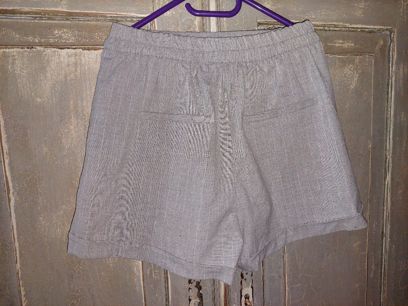 Bershka Pantaloni: Bershka - Shorts grau M – Usato da Besenbüren venduto da teluride89 1