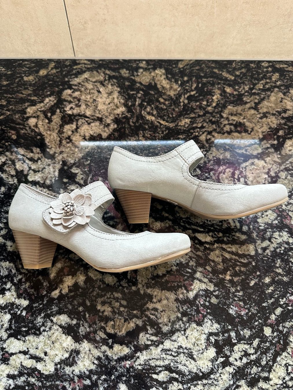 Damenschuhe: Chaussures 38 NEUVES – Neu (gemäss Beschreibung) aus La Chaux-de-Fonds von brutus586