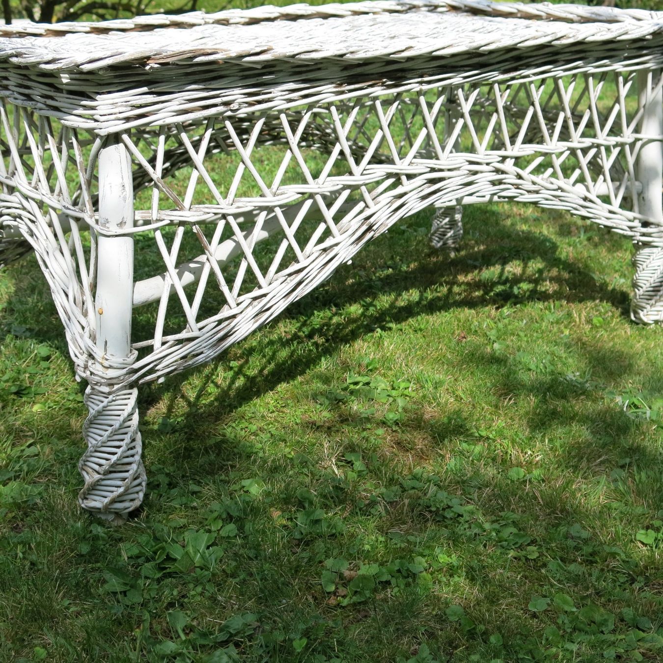 Tische: Korbtisch weiss Original – Gebraucht aus Seltisberg von pipistrumpf 3