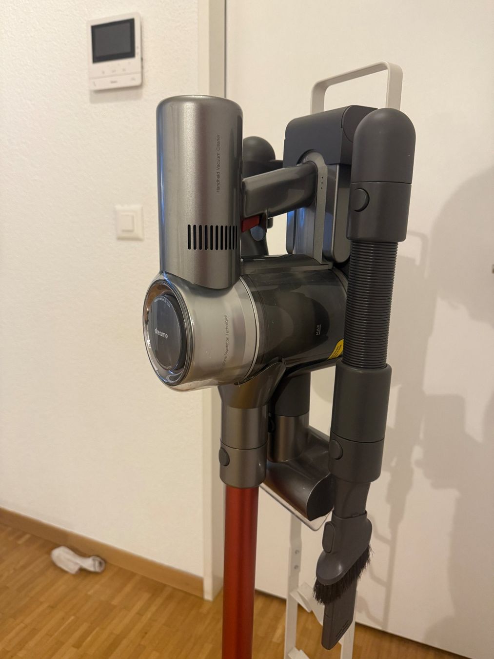 Dreame Staubsauger & Zubehör: Staubsauger Dreame V11 mit Ständer – Defekt aus Zürich von Big_burny 2