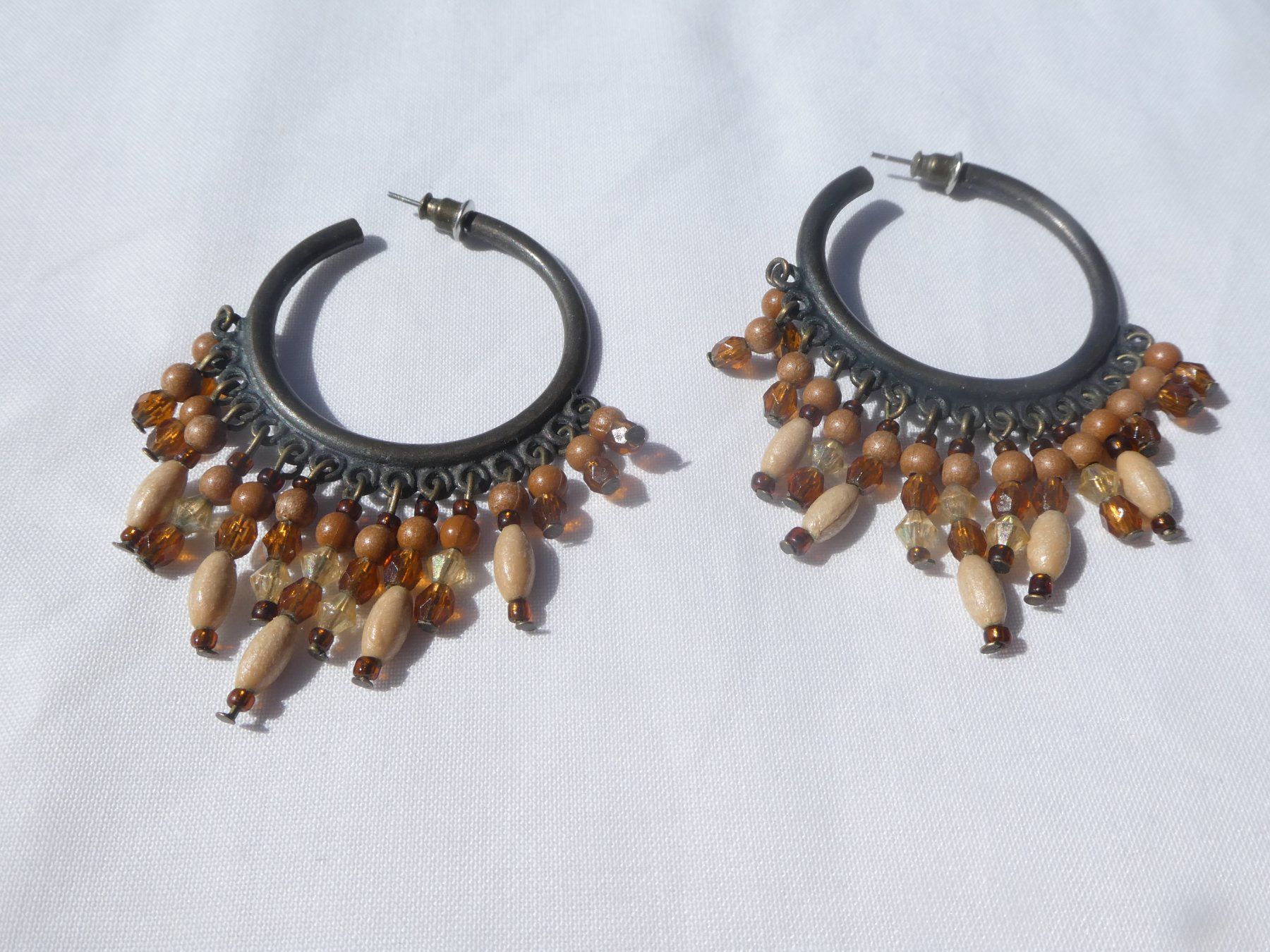 Boucles d'oreille: Grosse Vintage Ohrstecker mit Holzanhänger, Modeschmuck – D'occasion à Gattikon par kaandooh