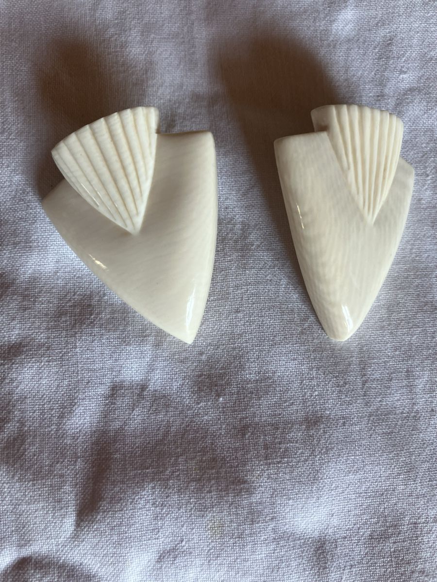 Boucles d'oreille: Vintage Ohrstecker Knochen geschnitzt – D'occasion à Bassersdorf par groovygremlin