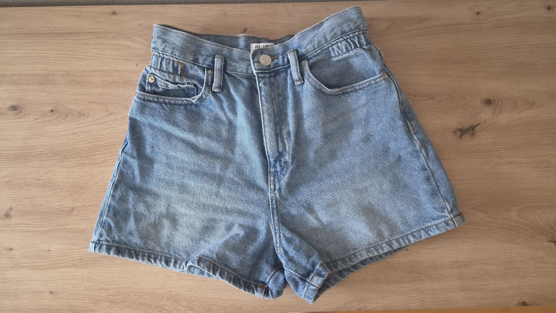 Pull&Bear Jeans: High Waist Jeans Shorts Pull&Bear – D'occasion à Wetzikon ZH par ELIVNE