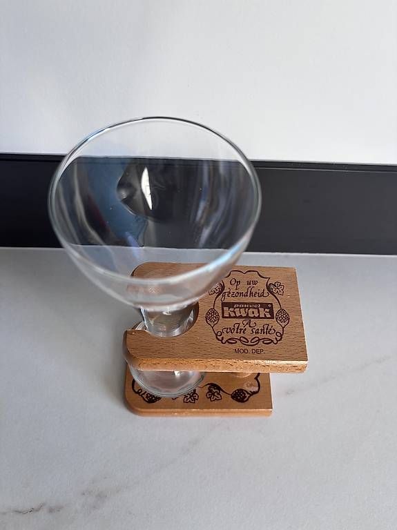 Gläser: À vendre verre à bière Kwak avec son support  – Gebraucht aus Aire-la-Ville von Steve72 1