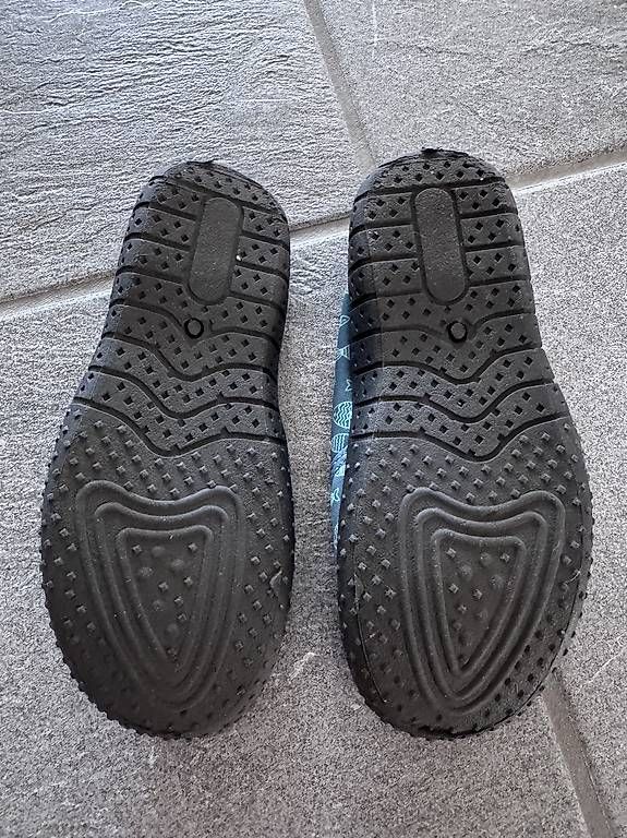 Schuhe für Jungen: Aqua-Schuhe Grösse 32 – Gebraucht aus Muri AG von Scorpion84 1