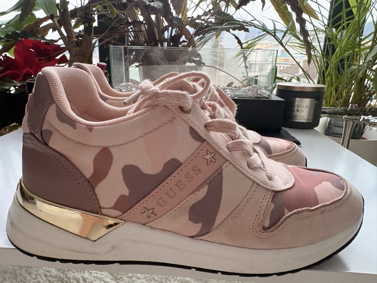 Damenschuhe: Guess Damen Snickers – Gebraucht aus Wohlen AG von mag_ry6l 1