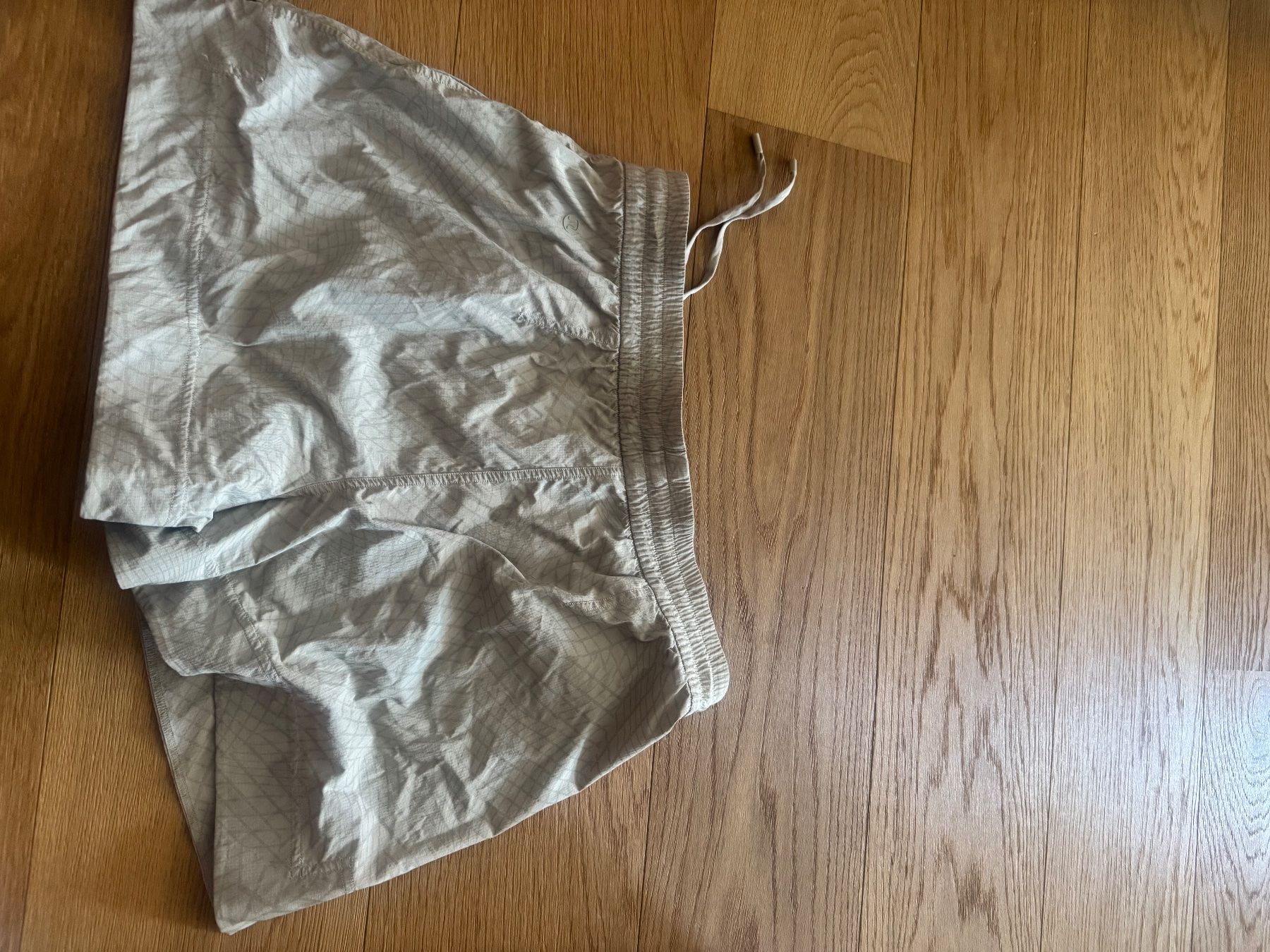 Lululemon Pantalons: Kurze Shorts Grösse 10 – D'occasion à Mönchaltorf par Mana123