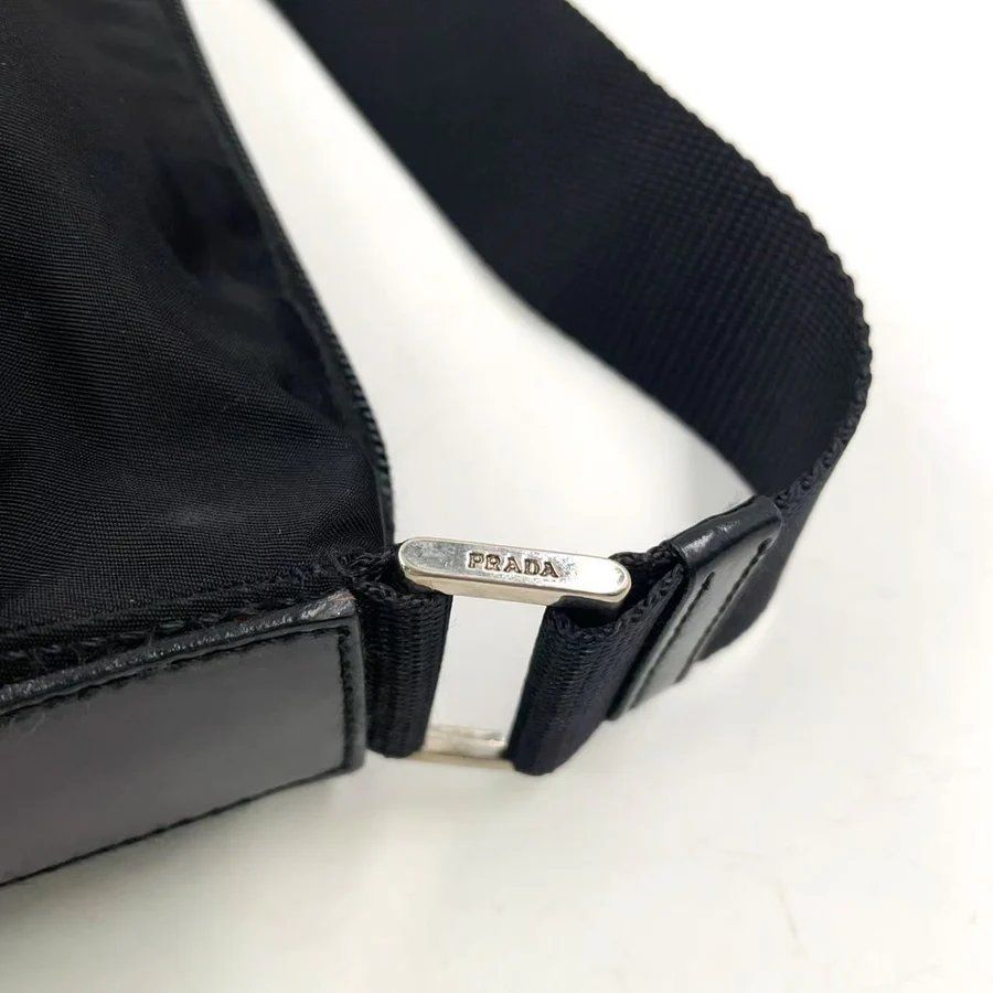 Prada Sacs: Prada Vera Triangle Shoulder Bag – Neuf (Voir description) à Chamoson par Sapoloshop 5