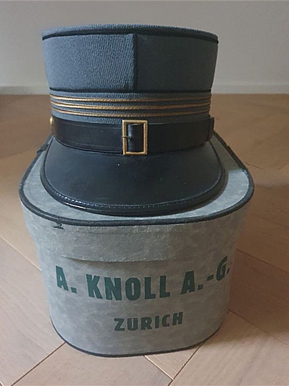 Schweizer Armee Uniformi: Armee Ord.40: Seltene Kombi Hauptmann Képi Gr. 56 & Box – Usato da Bern venduto da vonstauffenberg1
