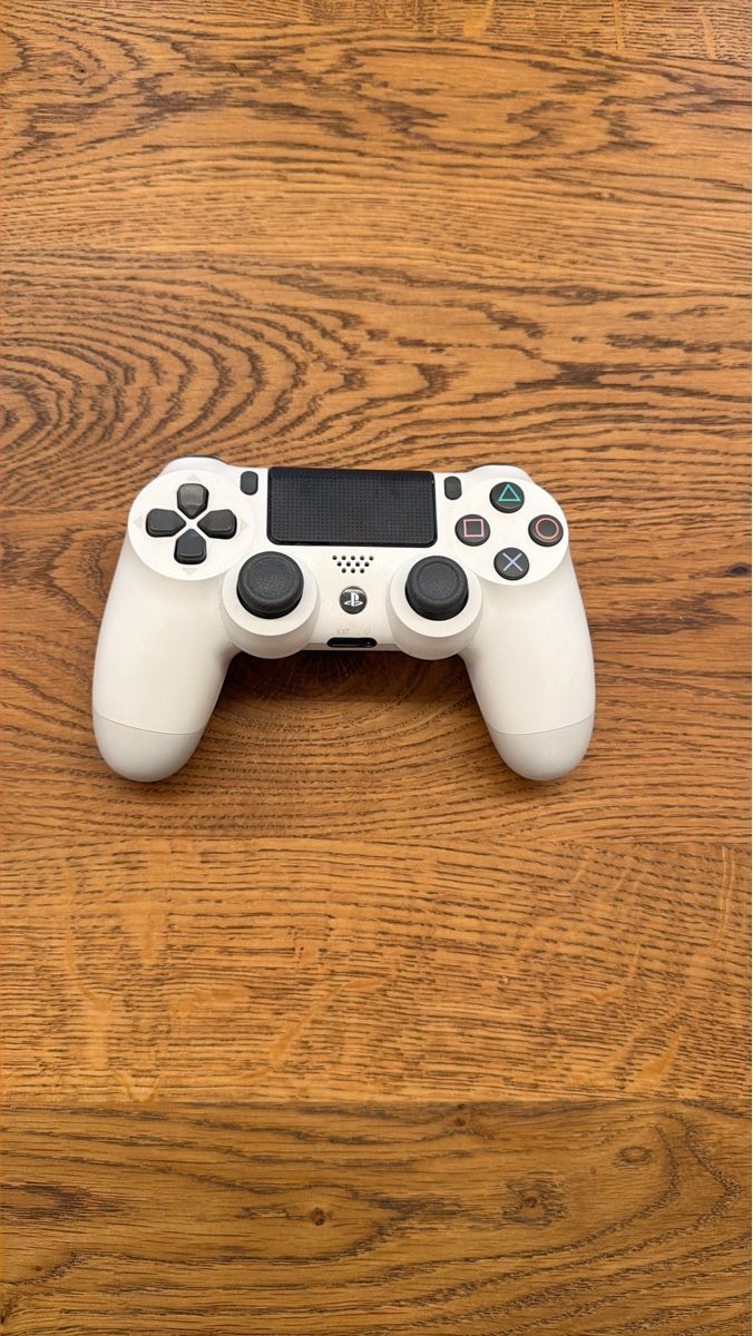 Sony Controller: Sony Dualshock 4 Wireless Controller Weiss – Gebraucht aus Grossaffoltern von dan_9s2z