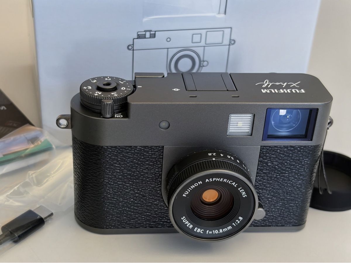 Fujifilm Fotocamera: Fujifilm X-HF1 charcoal silver – Nuovo (secondo la descrizione) da Goldach venduto da secretsir 2