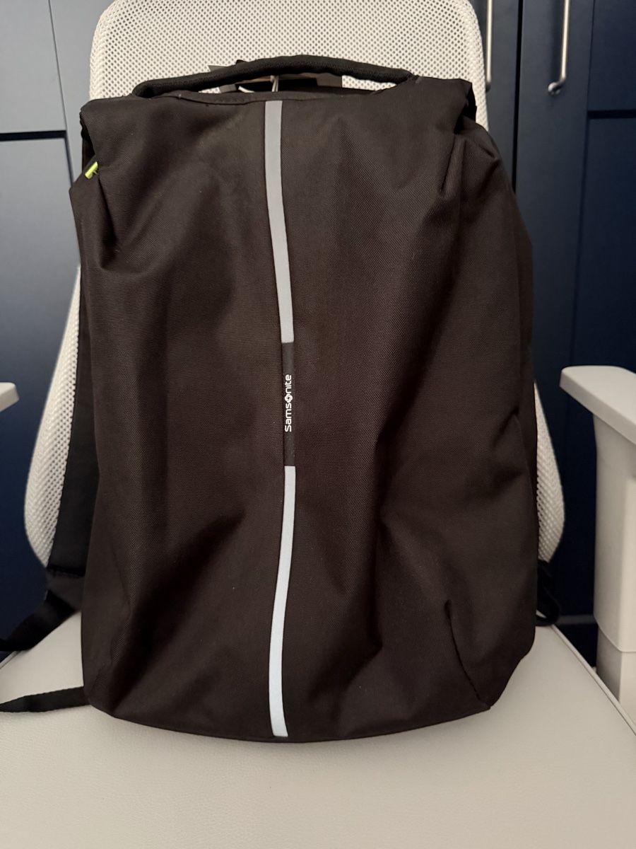 Samsonite Sacs à dos: Samsonite Securipack Backpack 17.3” Black – D'occasion à Thun par dar_fz6y 1