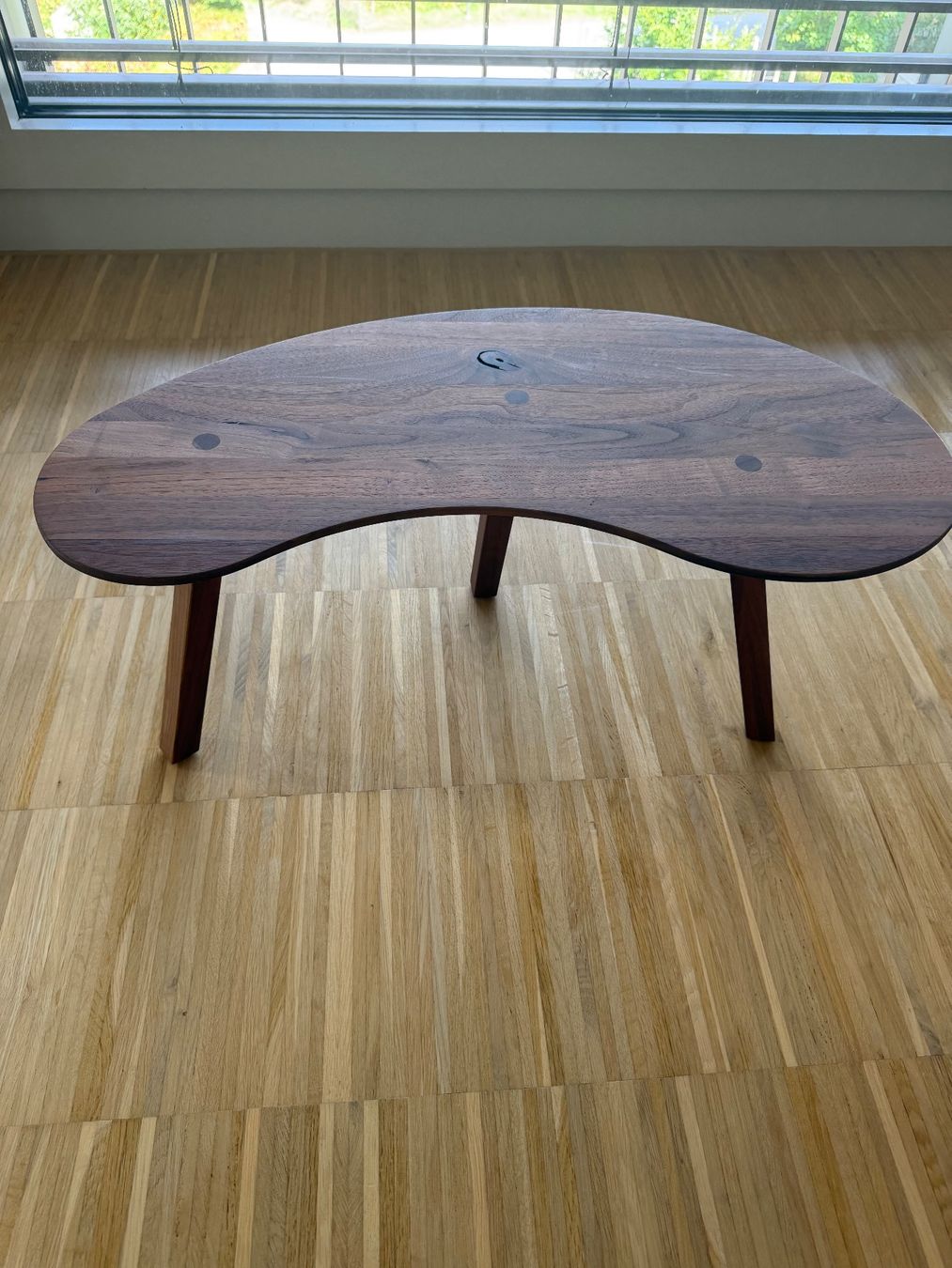 Tables: Reseda Couchtischchen oder Nachttischchen Nierenform – D'occasion à Zürich par idemehore 1