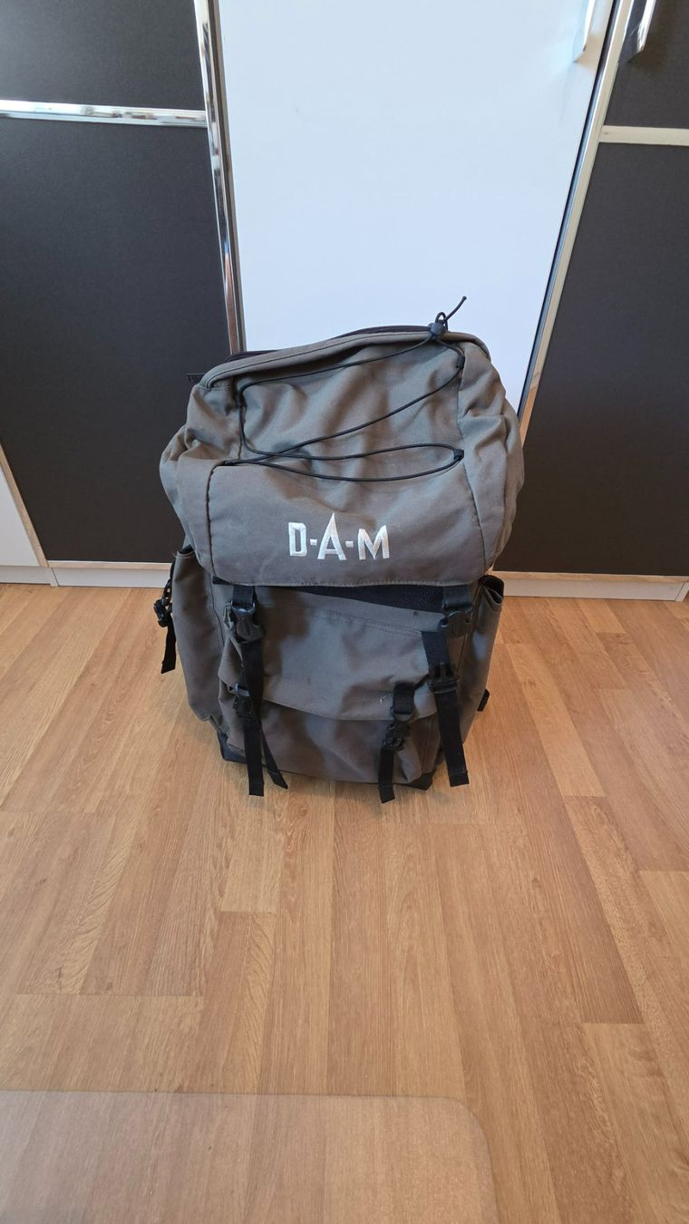 Rucksäcke: Anglerrucksack mit Stuhl! – Gebraucht aus Chur von weber52 1