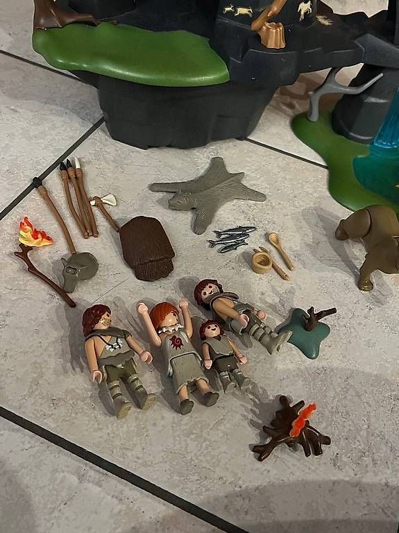 Playmobil Giocattoli: grosse Steinzeithöhle von Playmobil – Usato da Hirschthal venduto da rooblue 1