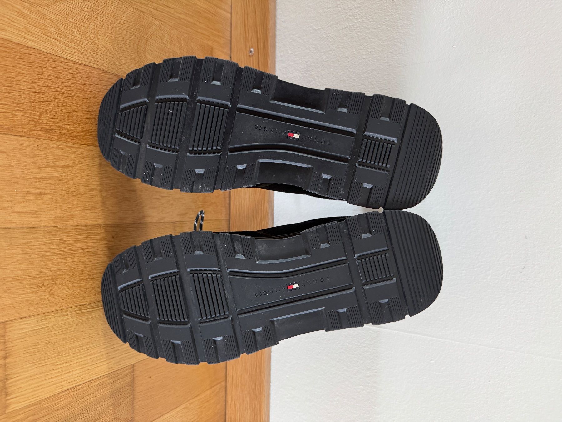 Tommy Hilfiger Herrenschuhe: Tommy Hilfiger Suede Sneakers – Neu (gemäss Beschreibung) aus Wettingen von ale_6gmk 5