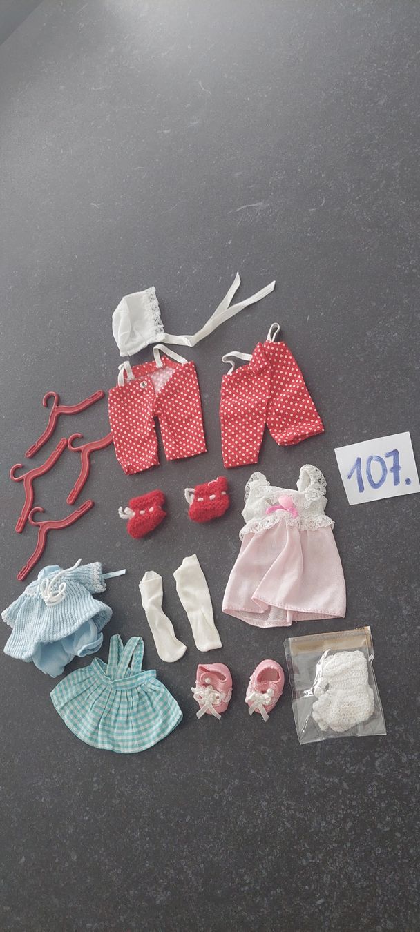Bambole: Kleine Puppenkleidchen  – Usato da Muri AG venduto da nindo1 9