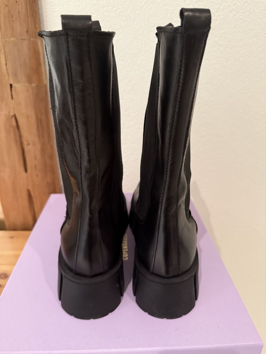 Scarpe da donna: Schwarze Winterstiefel, Grösse 39, NEU! – Nuovo (secondo la descrizione) da Adligenswil venduto da mypremium-shop 2