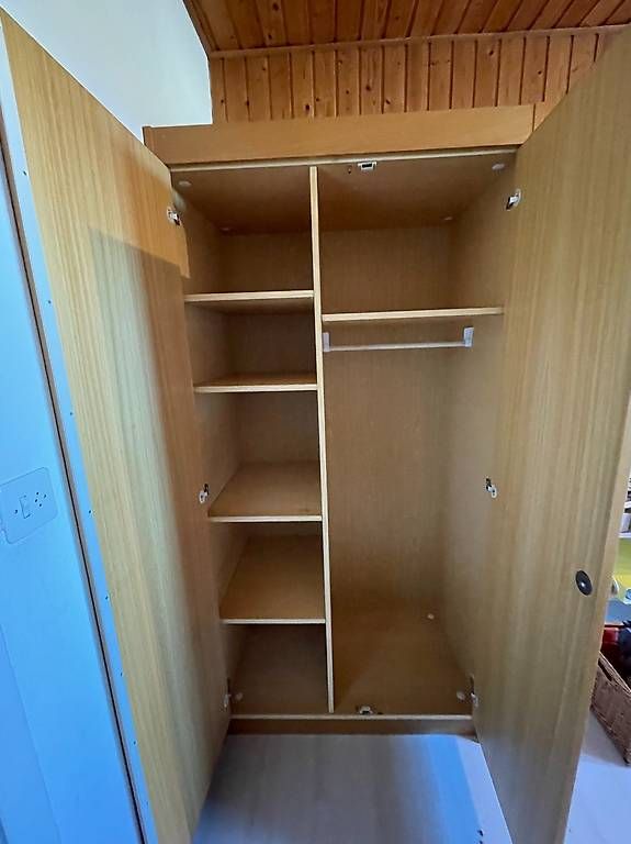 Armadi: praktischer Schrank zu verschenken – Usato da Ostermundigen venduto da NicoleHornwall 1