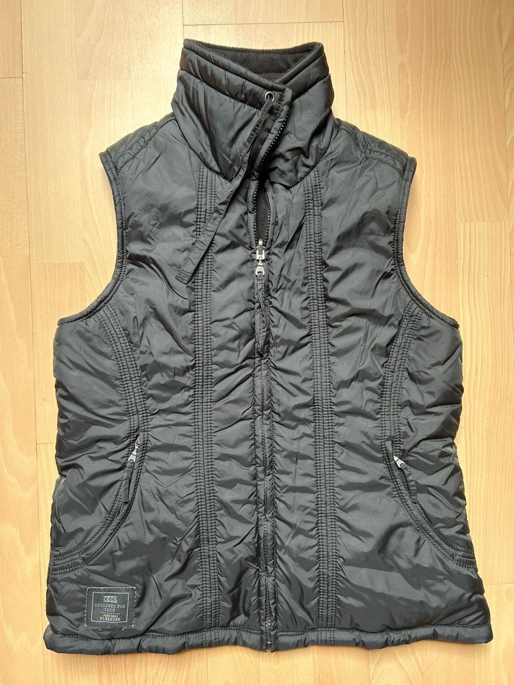 Cecil Gilet & Giacche senza maniche: -Gilet CECIL – Usato da Huttwil venduto da Bolpa 1